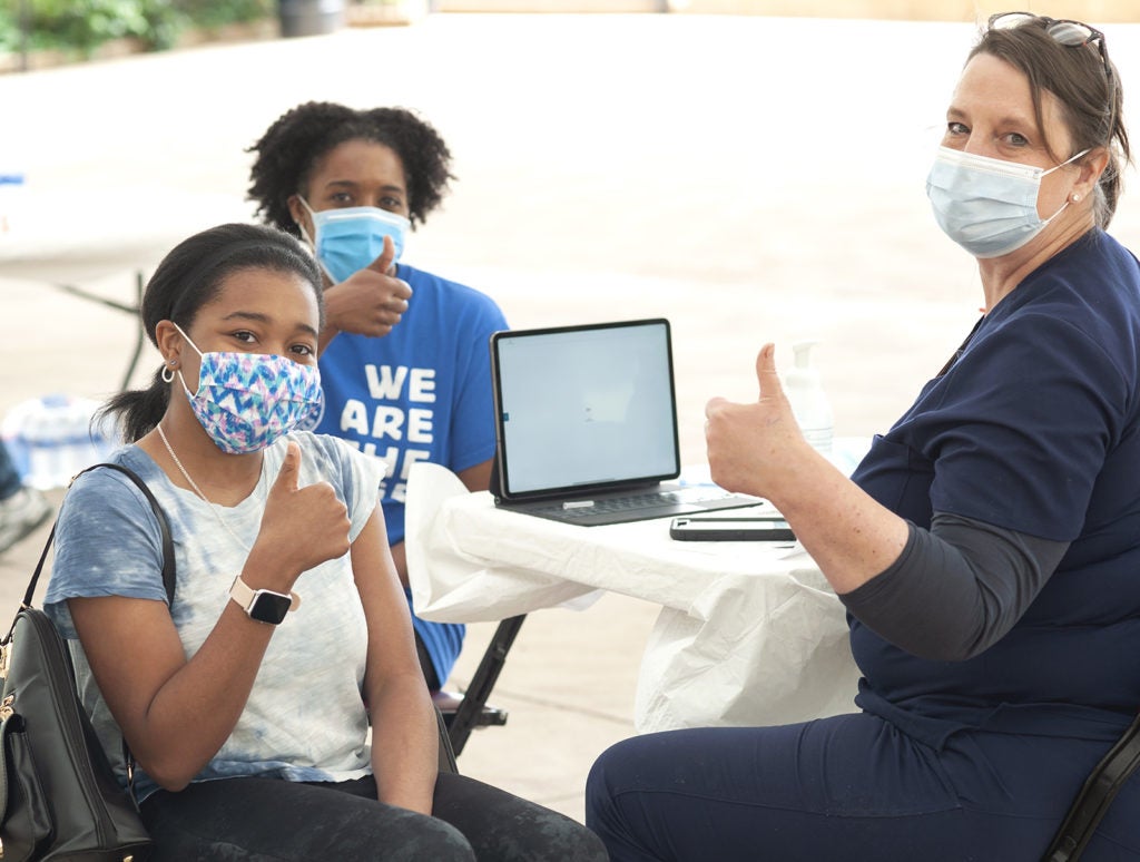 vaccination thumbs-up